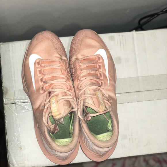 Nike Basketball Shoes - Picture 4 of 5